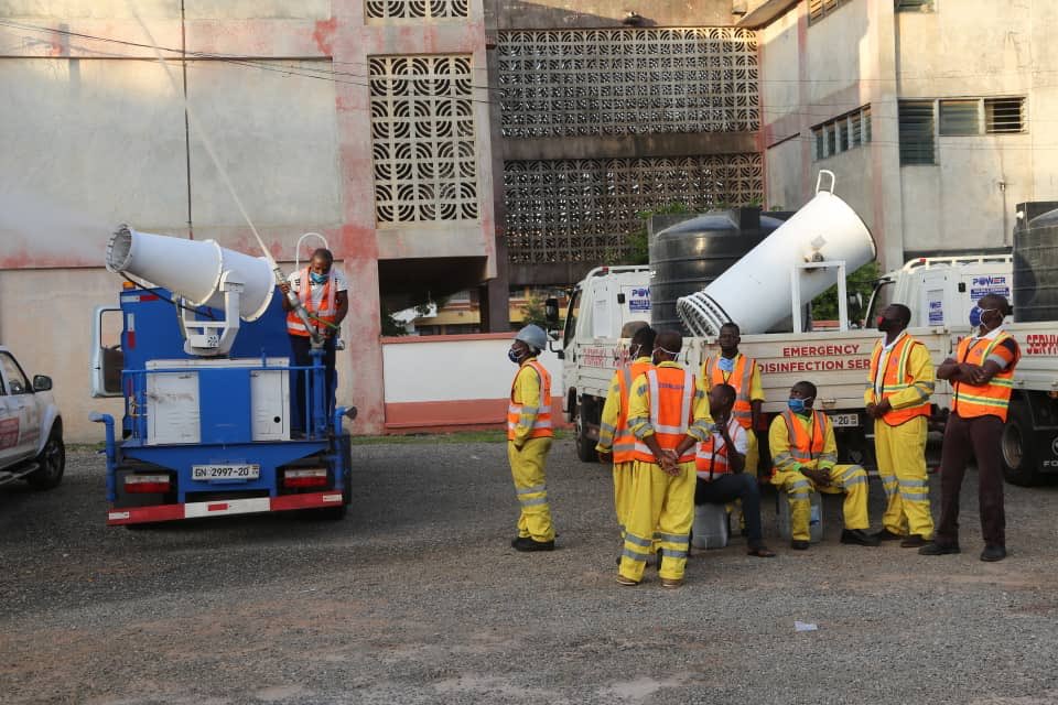 ZoomlionLtd's tweet photo. The Government of Ghana through the Ministry of Local government and Rural Development is disinfecting over 109 markets in the Upper West Region to help contain the Spread of COVID-19 in the region.
#ZoomlionDisinfects https://t.co/zLdyrlyYnh
