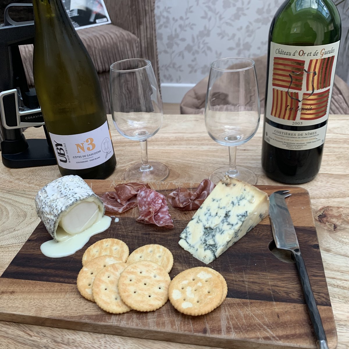 Nottswineschool's tweet photo. I’ll be on @BBCDerby from 1.30ish talking all things #cheese and #wine on #nationalwineandcheeseday #winetasting #cheesetasting #derby #nottingham #whatgoeswithwhat #nocelery https://t.co/9h8dscDTVq