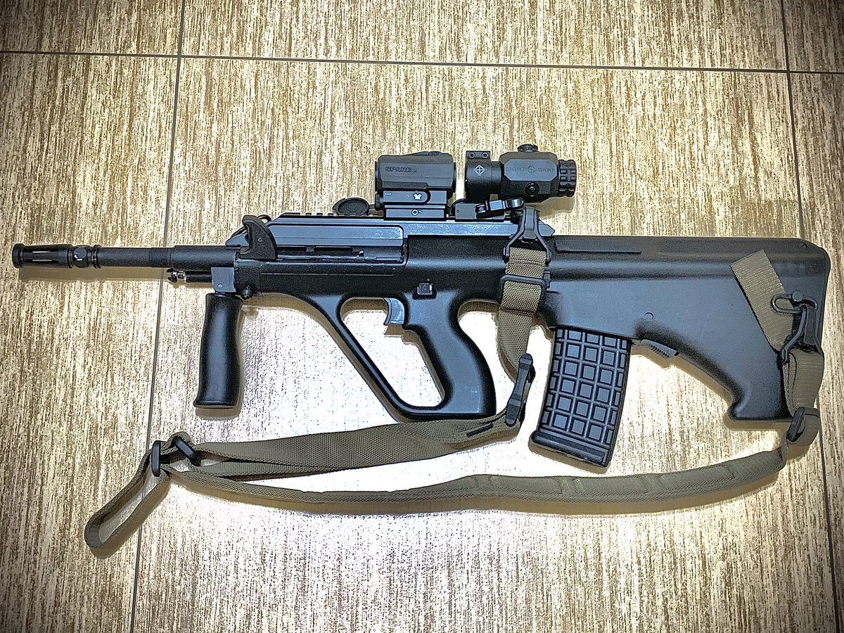 MagTactics's tweet photo. My STG77 A1 MP build. Not the closest I can get but it’s getting there. Still missing the green body and the @rheinmetallag LLM Vario Ray module (and a bunch of stuff). Anyway, hope you guys enjoy 😎
#austria #bundesheer #stg77 #steyraug #bullpup #ghk #airsoft #airsoftgun https://t.co/rvJ9HRWG4J