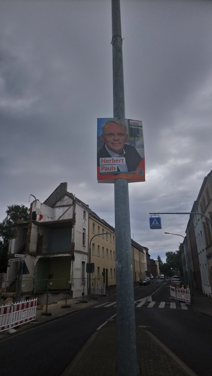 b_wolkowski's tweet photo. #WieschnelldieZeitvergeht oder #istdennschonAugust 
Haben @CDU_MG und @SPDratmg euch nicht gesagt, dass sie gemeinsam erst ab 1. August #plakatieren? 
@Radio901MG @rpo_mgladbach
#fakenews https://t.co/UGJqHWpytr