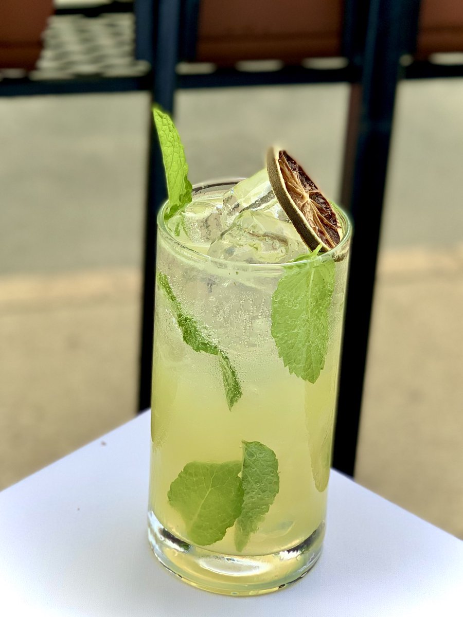 Perfect cocktail for a sunny day!Apricot Mojito <a href="/BasileBoston/">Basile Boston</a> #goldapricotvodka #summercocktails
