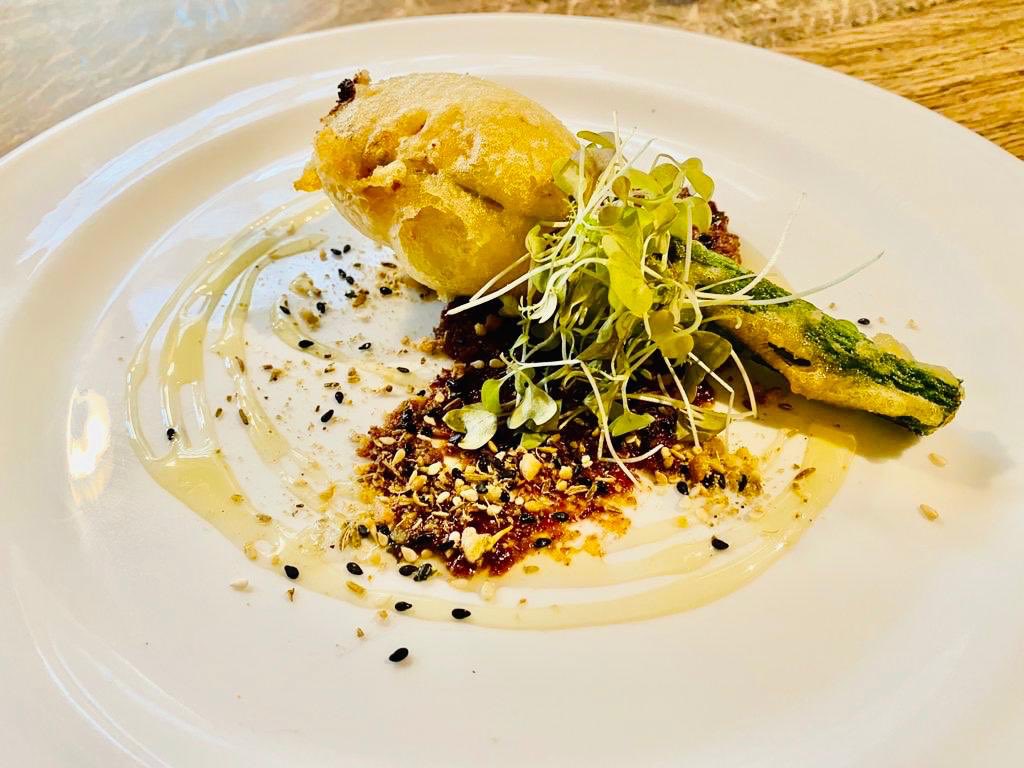 One from the new menu - Stuffed courgette flower, truffle honey 💕🥰

#courgetteflower #starters #newmenu #goodfood