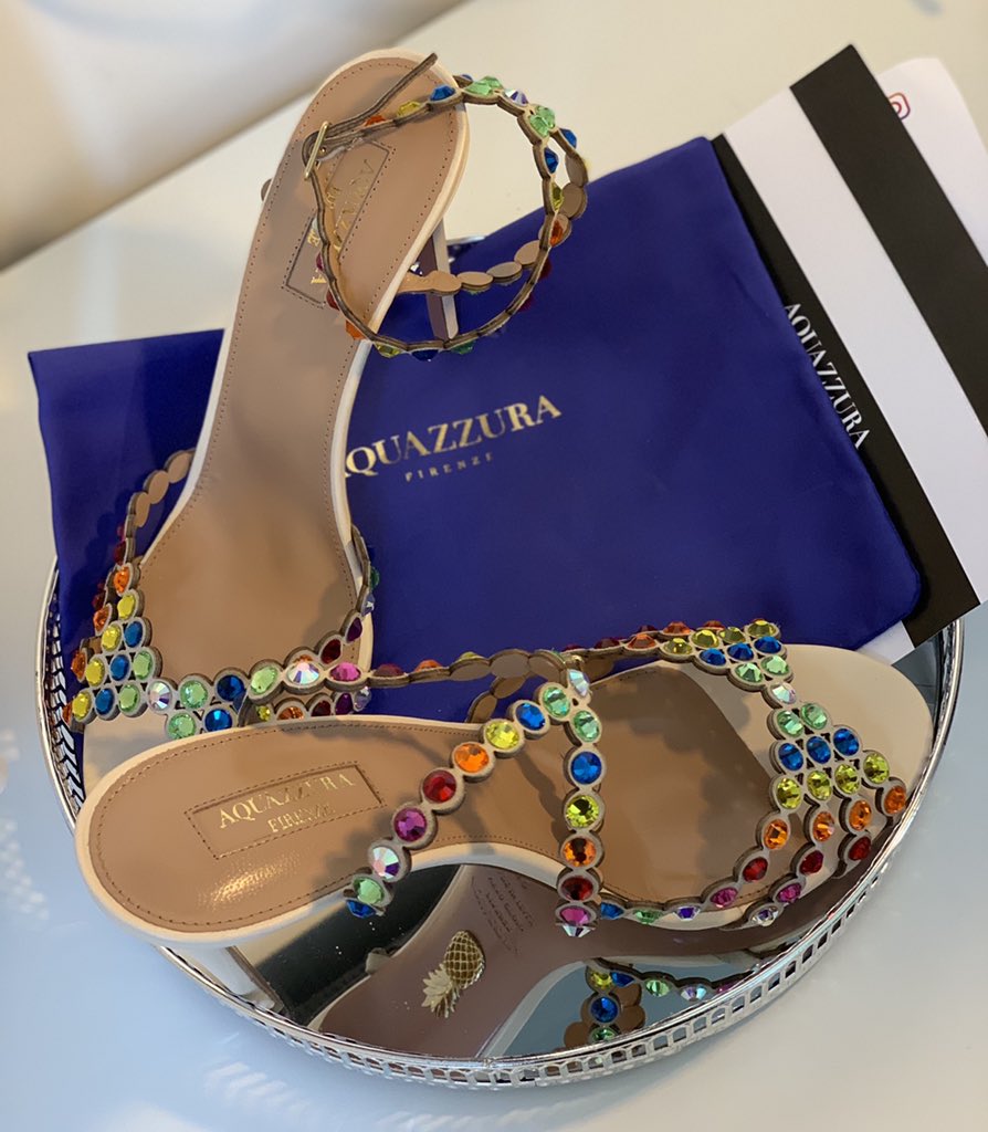 hasterconnect's tweet photo. What do women want???
Ans: @aquazzura
.
.
.
#aquazzura #SaloneTwitter #Nigeria #onlineshopping #hasterconnect #personalshopping #therightshoes https://t.co/oZ5sJPUT3L