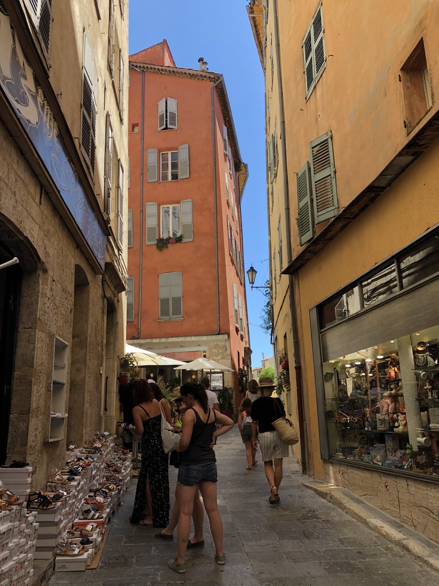 JeromeViaud's tweet photo. Grasse, la ville rose vous accueille !
Venez explorer l’essentiel...Être ailleurs juste à côté. @villedegrasse @comagglo @OTPaysdeGrasse #grasse #savoirfaire #essentiel #evadezvous #centrehistorique #patrimoine https://t.co/BykwNv7Jvy