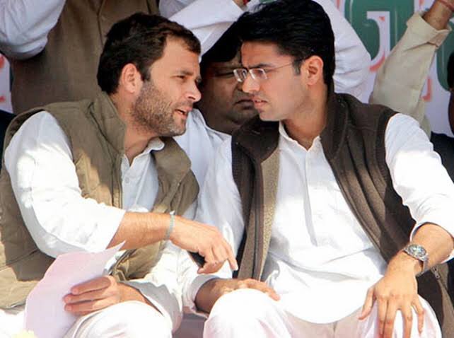 TariqAz07268535's tweet photo. लोग कहते हैं “तुम्हारी आस्तीन में सांप रहते हैं”.,
मैंने कहा “क्या करूँ मेरा वजूद ही चन्दन का है”. https://t.co/IiqD6vAYMy