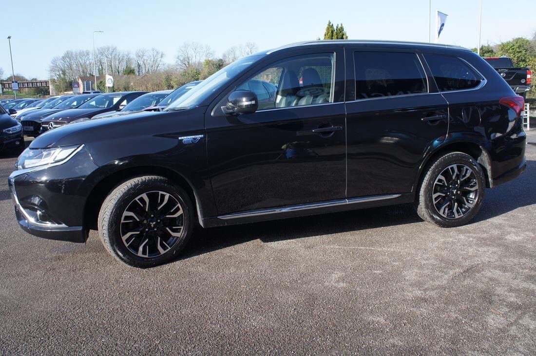 Sinclair_Direct's tweet image. Here's another great weekend offer - the ultra versatile SUV Mitsubishi OUTLANDER 2.0 PHEV JURO 2017, Hybrid, CVT, 33,682 miles WAS £19,925 - NOW £17,995 - SAVING £1,300

Search / Finance / Collect at sinclairdirect.co.uk/used-car-searc…