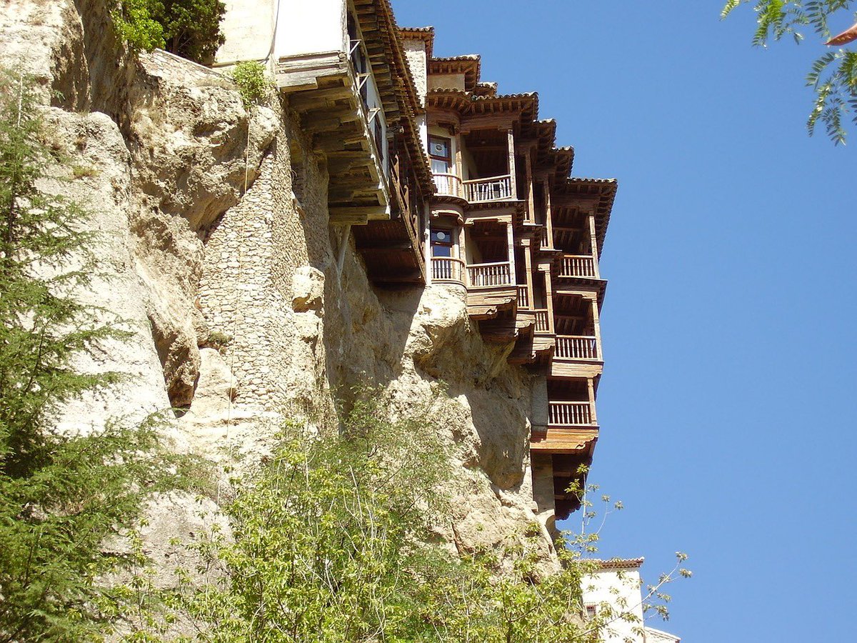o2rural's tweet photo. Las casas colgadas de Cuenca y su catedral ⛪️ gótica, Patrimonio de la Humanidad desde 1996.
Estas casas 🏘 fueron construidas en los siglos XV y XVI y aún podemos verlas en pie.
Es una visita imprescindible si pasáis unos días por la zona.
#o2rural 💚#cuenca
#casascolgadas https://t.co/KezQPdGMS5