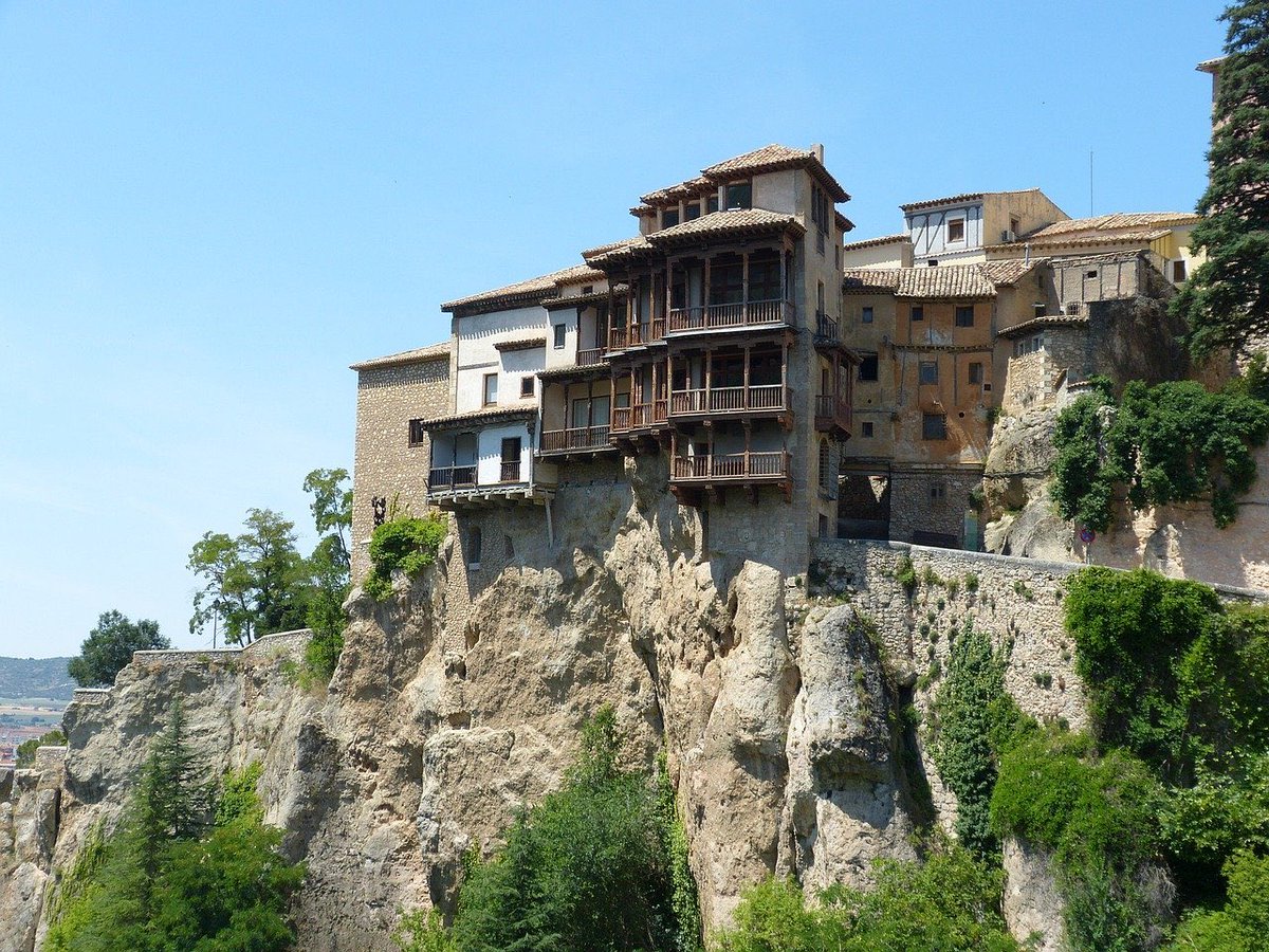 o2rural's tweet photo. Las casas colgadas de Cuenca y su catedral ⛪️ gótica, Patrimonio de la Humanidad desde 1996.
Estas casas 🏘 fueron construidas en los siglos XV y XVI y aún podemos verlas en pie.
Es una visita imprescindible si pasáis unos días por la zona.
#o2rural 💚#cuenca
#casascolgadas https://t.co/KezQPdGMS5