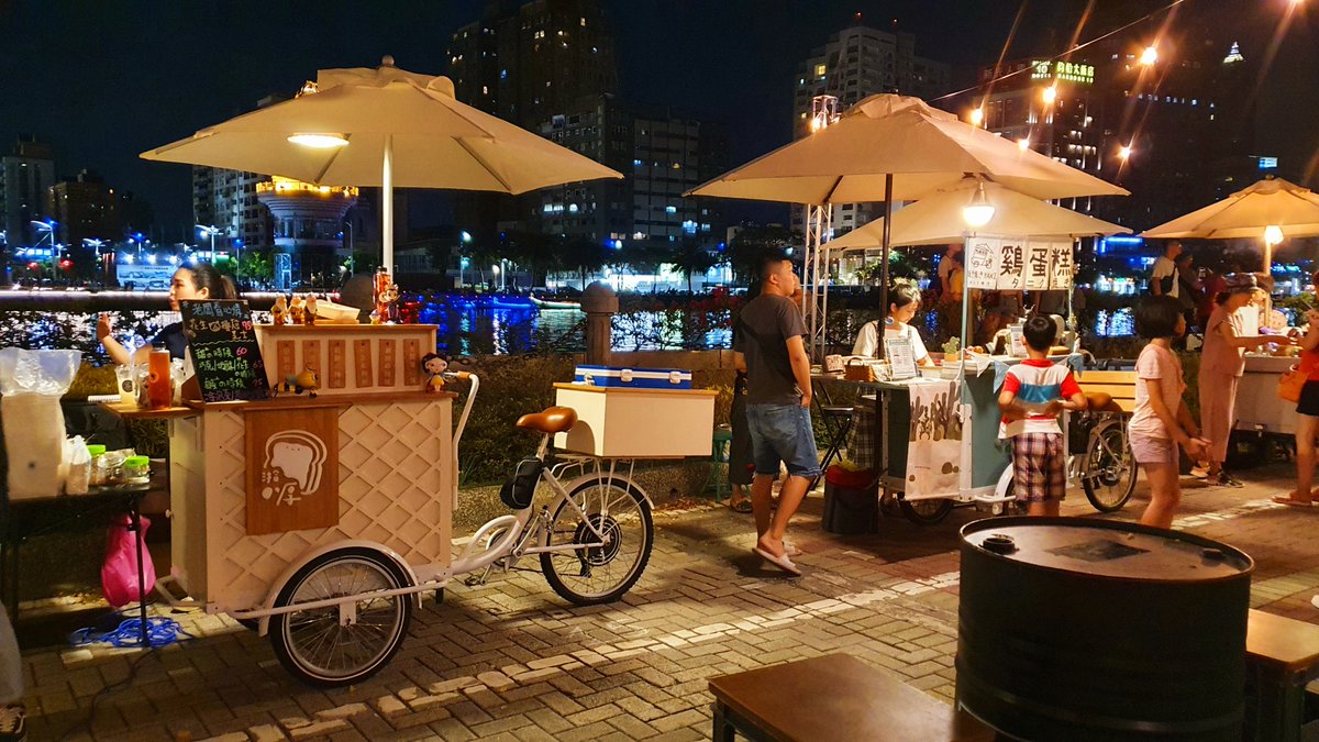 sorry2_me's tweet photo. 愛河市集で散歩〜
カクテルとかタコスとか弾き語りがあってオシャレだった🤗 https://t.co/5tKH4y0Qkf