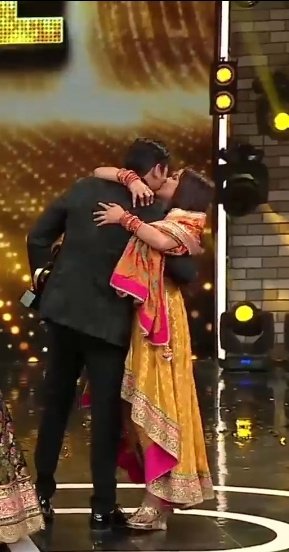 ALREADY WITH trophy and phone and mic in his hands he does his best hold on to her for as long as possible. Sana held on untill she was called out to receive her prize..reluctanting they step back for SK. Their faces gleaming with happiness & knowing that they no longer on camera