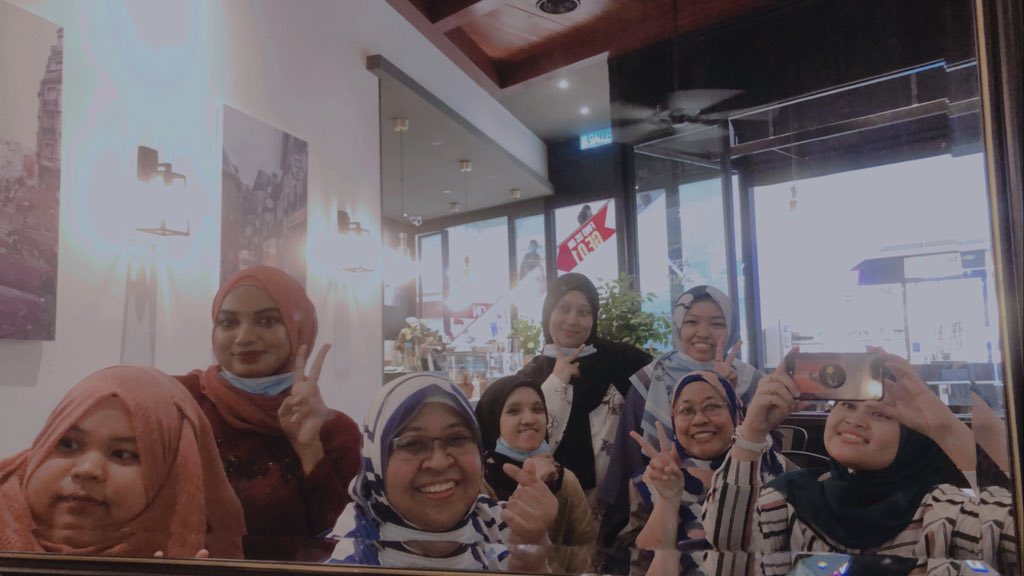 KhalidahKhalil's tweet photo. Thank you elfs. i love this fam 💙✨ #elfsfamily #malaysianelfs #elf #elpeu #superjunior  

@kesuma90 @wanny0707 @missSalhaSaleh @zaimatulakmal @Hada_Lee @Unicornchip_ https://t.co/7H54aE1Joz