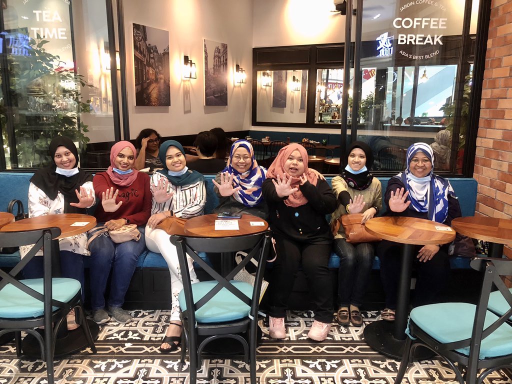 KhalidahKhalil's tweet photo. Thank you elfs. i love this fam 💙✨ #elfsfamily #malaysianelfs #elf #elpeu #superjunior  

@kesuma90 @wanny0707 @missSalhaSaleh @zaimatulakmal @Hada_Lee @Unicornchip_ https://t.co/7H54aE1Joz