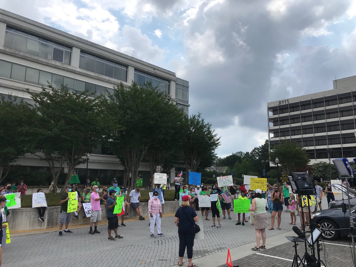ArlParentsforEd's tweet photo. Families are out in force this morning to support safe reopening of schools in NOVA. #educationisessential #reopenourschool https://t.co/I8SPunx8MU