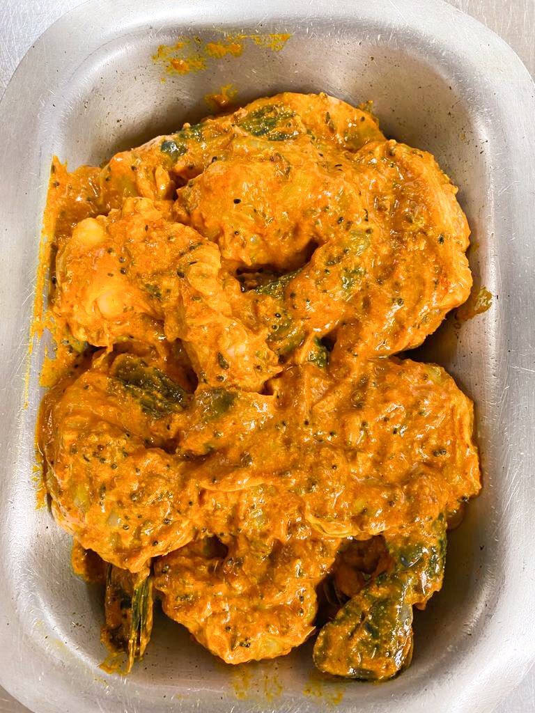 RestaurantZari's tweet photo. If you’re in #weekendmood why not try some of our #freshly prepared dishes #lambchops #tandoorichicken or #king prawns at the #restaurant. Also order #online for a #takeaway too. Order by phone on 01293 562308 or online by clicking here https://t.co/FX35PGUX6I #indian https://t.co/Bgtb0EfNlL