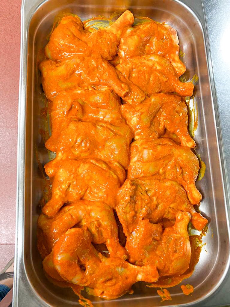 RestaurantZari's tweet photo. If you’re in #weekendmood why not try some of our #freshly prepared dishes #lambchops #tandoorichicken or #king prawns at the #restaurant. Also order #online for a #takeaway too. Order by phone on 01293 562308 or online by clicking here https://t.co/FX35PGUX6I #indian https://t.co/Bgtb0EfNlL