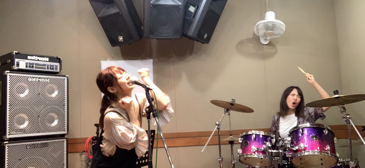 karimarimari's tweet photo. 暇すぎてスタジオ借りてドラム叩いたり歌ったり踊ったりした #DEPPERS #仲良しお肉ちゃん https://t.co/qlzFGQl1PO