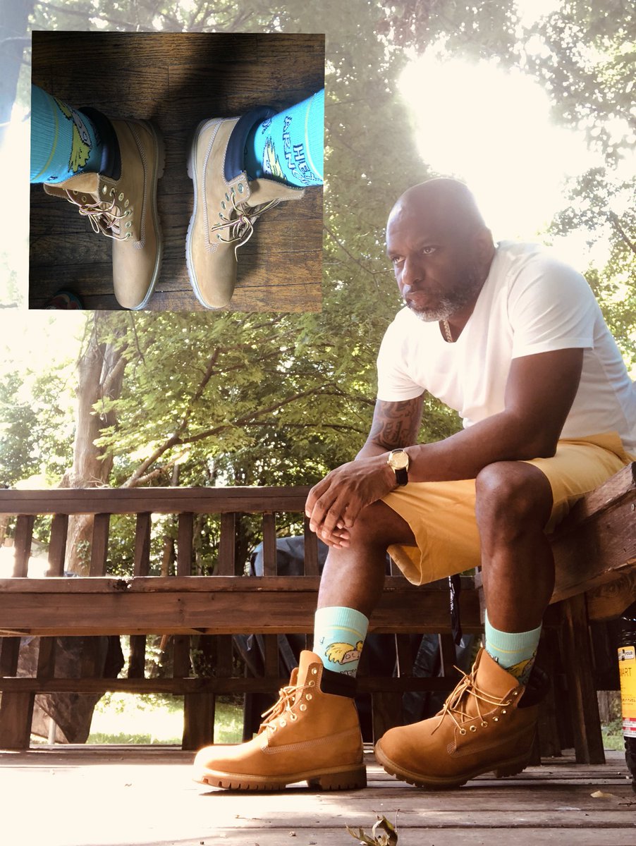 uncle_rjs's tweet photo. #heyrj #richsockclique #buttanotoast #feetforthestreets @RossSean177 @CoachWesSCF @ks197 @5iVEPESOz    #artist #backonbullyish https://t.co/W0dWTmcLkA