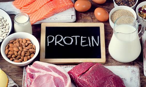 Günlük Protein İhtiyacınız Ne Kadar?
-Günlük protein ihtiyacınızı hesaplamak için ( KG x 1.5-2.2) formülünü kullanarak almanız gereken protein miktarını basit şekilde öğrenebilirsiniz.