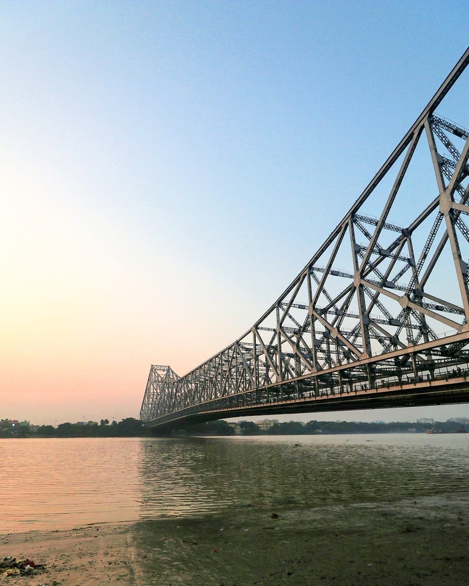 RKGPhotopedia's tweet photo. Hawrah Bridge!!
-------------------------------------------------
✅ RKG Photopedia
📷@travelwithdanish
-----------------------------------
#mobilephotography #photographyislifee #rkg #rkgphotopedia #photopedia #weddingphotography #wildlifephotography #landscapephotography https://t.co/8Tq9iPbLLH