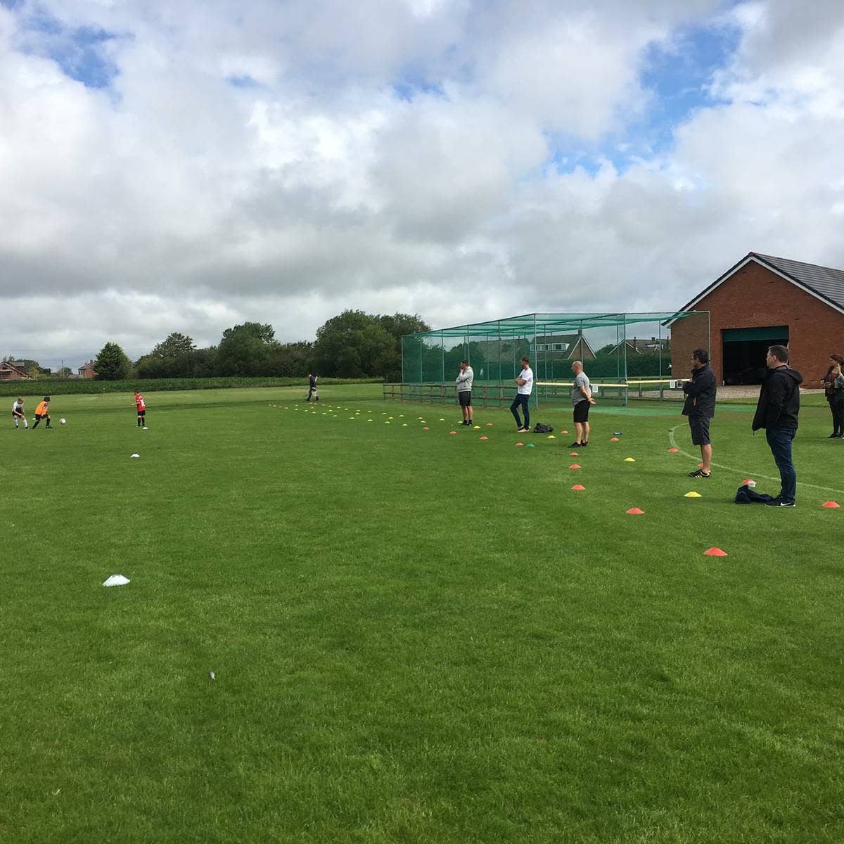 TarletonFC's tweet photo. U10 π΄ returned for their 1st session back this morning!
Perfectly setup by the coaching team.
Player Safe Areas β
First Aid Area β
Spectator Areas β
PPE β
Disinfectant β
Hand Sanitiser β
Well done to all involved!
A fun & safe session ππ»β½οΈπ΄βͺ
#TCFC #propersetup https://t.co/uadM71YVXu