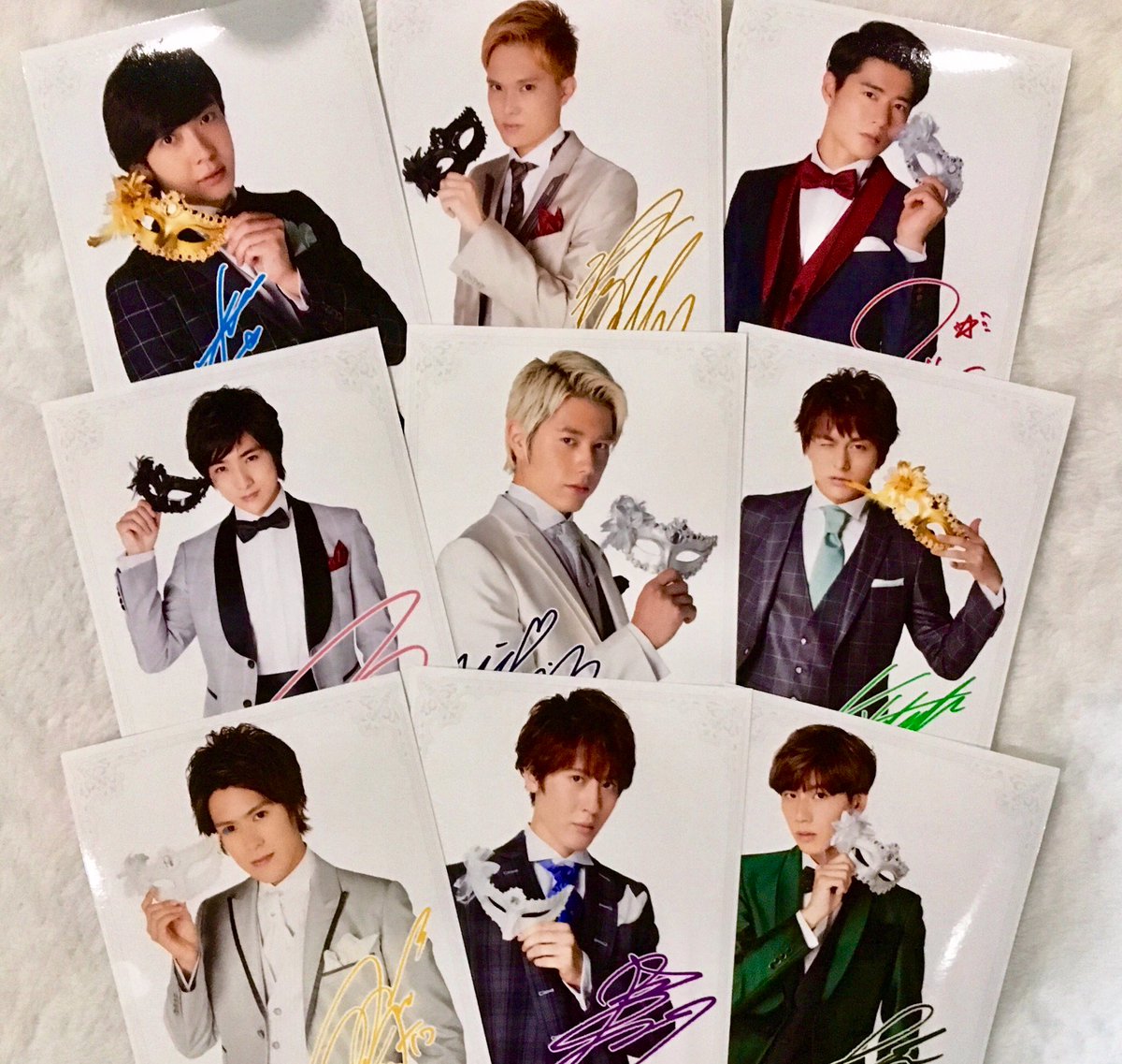 BMLOVE_OFFICIAL's tweet photo. ��ボイ恋公式通販】☆サマーセールBセット限定購入特典☆
メンバー複製サイン入りブロマイドはマスカレード・マスクを持ったスペシャルショット💖（Bセットは購入メンバーのセット限定ブロマイド1枚が必ず付属します） #ボイメン恋 #ボイメン https://t.co/3FCmJCLSka