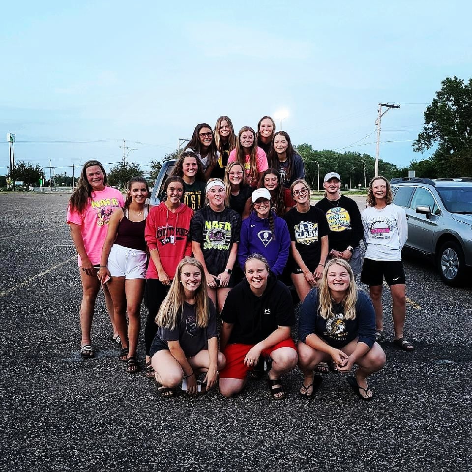 wags5now's tweet photo. You have it in you to rise up, accept the challenge and succeed! Come together and push forward! Good luck DA teams! @AdieWagner #DiamondAcademy @FMDiamondAcad #roll💎 #yougotthis #NAFA @NAFASoftball #fastpitchsoftball #tothefence #Peanut https://t.co/IblzXUDlf8 https://t.co/0ADd6B5y9N