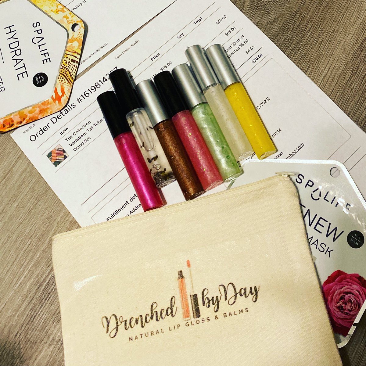 LiteratuHER's tweet photo. https://t.co/DkG9F7sL0O
All I do is post on Twitter, sell lip gloss, and eat hot wings... 💁🏾♀️😂😂 #shopthecollection #lipgloss https://t.co/LZpjgN5uUU