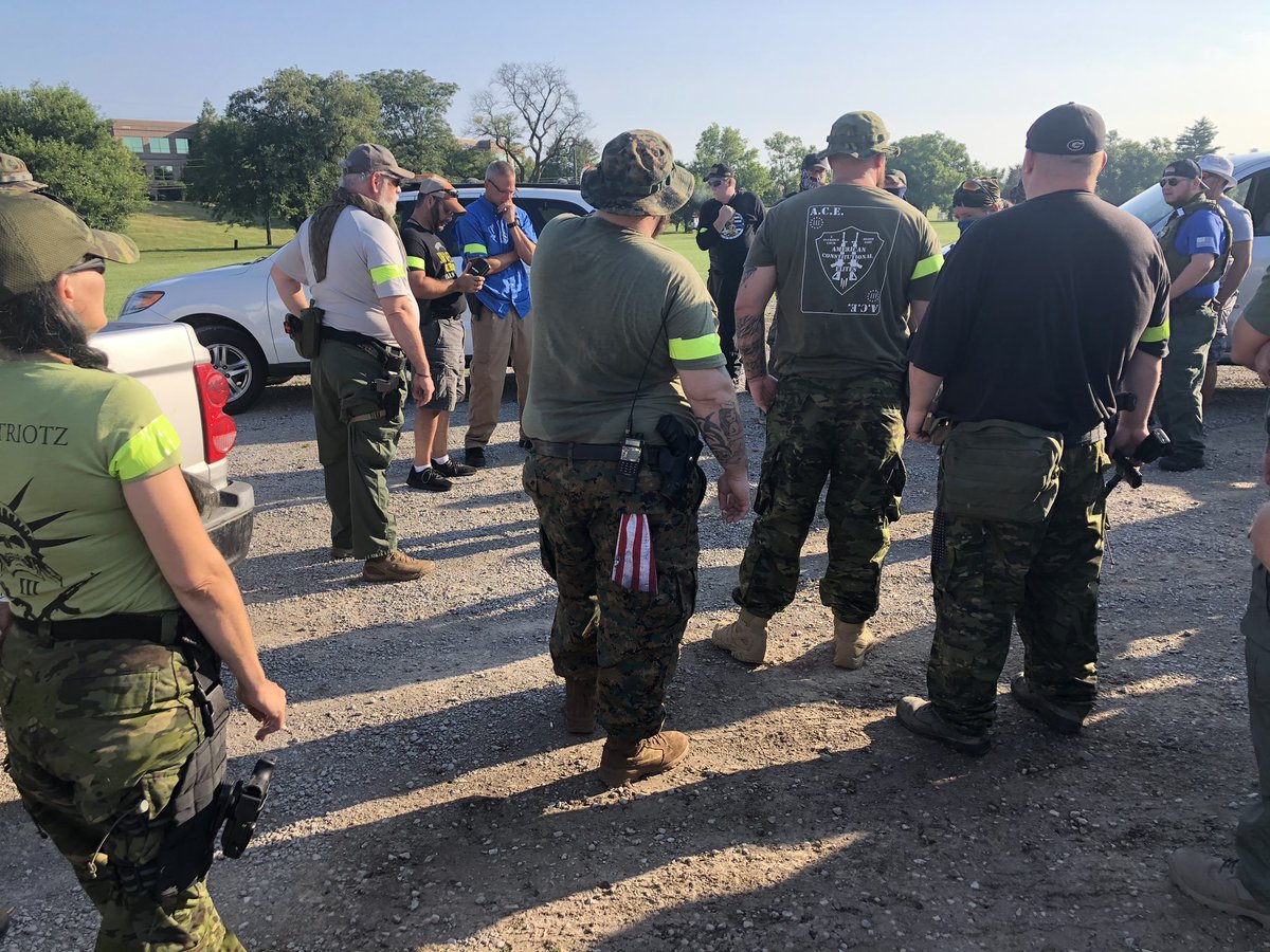 The militia groups are all wearing green armbands to indicate that they’re on the same side.Many are expressing amongst themselves that this is their first time that they’ll be gathering against an opposing militia.