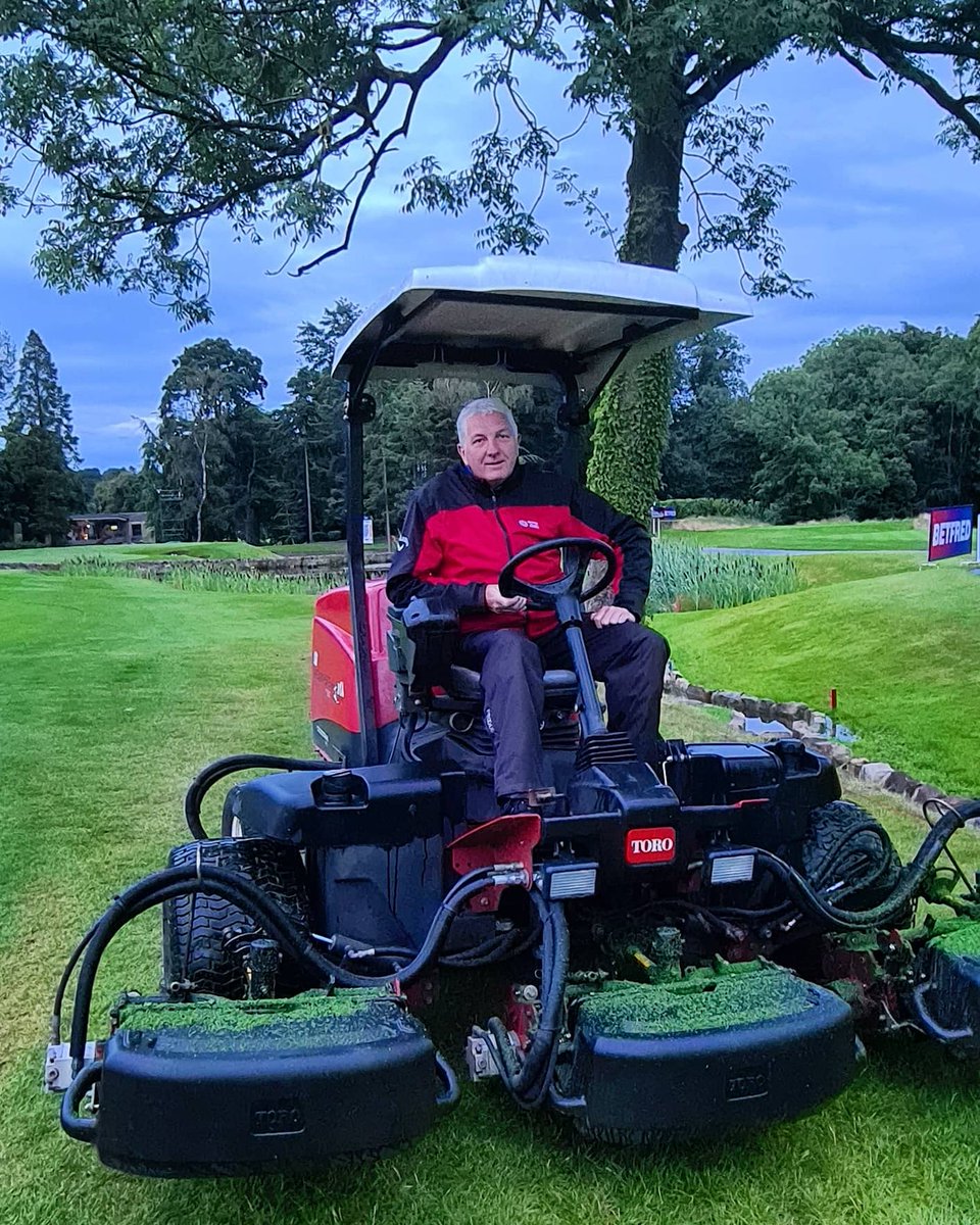 Never in my life did I think I would get the chance to work along side my dad and @brackley_adam A week at @closehousegolf educating my dad in the world of turf, nice to teach him something for a change! 😁💚⛳ @bigga_hq #BetfredBritishMasters #CloseHouse #Greenkeeping #Golf