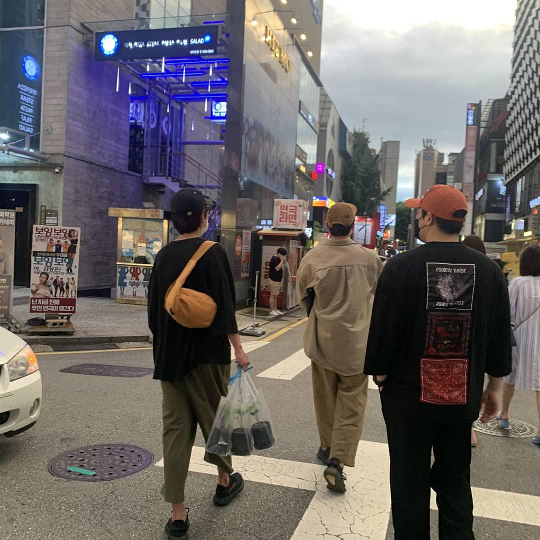 chojungseokph's tweet photo. LOOK: Jo Jung Suk, together with the #HospitalPlaylist male lead casts, were spotted yesterday in Daehak-ro to support Jeon Mi Do's musical—Maybe Happy Ending. | via winter_419 &amp; _gguni26 Twitter users https://t.co/UtPVITioqy