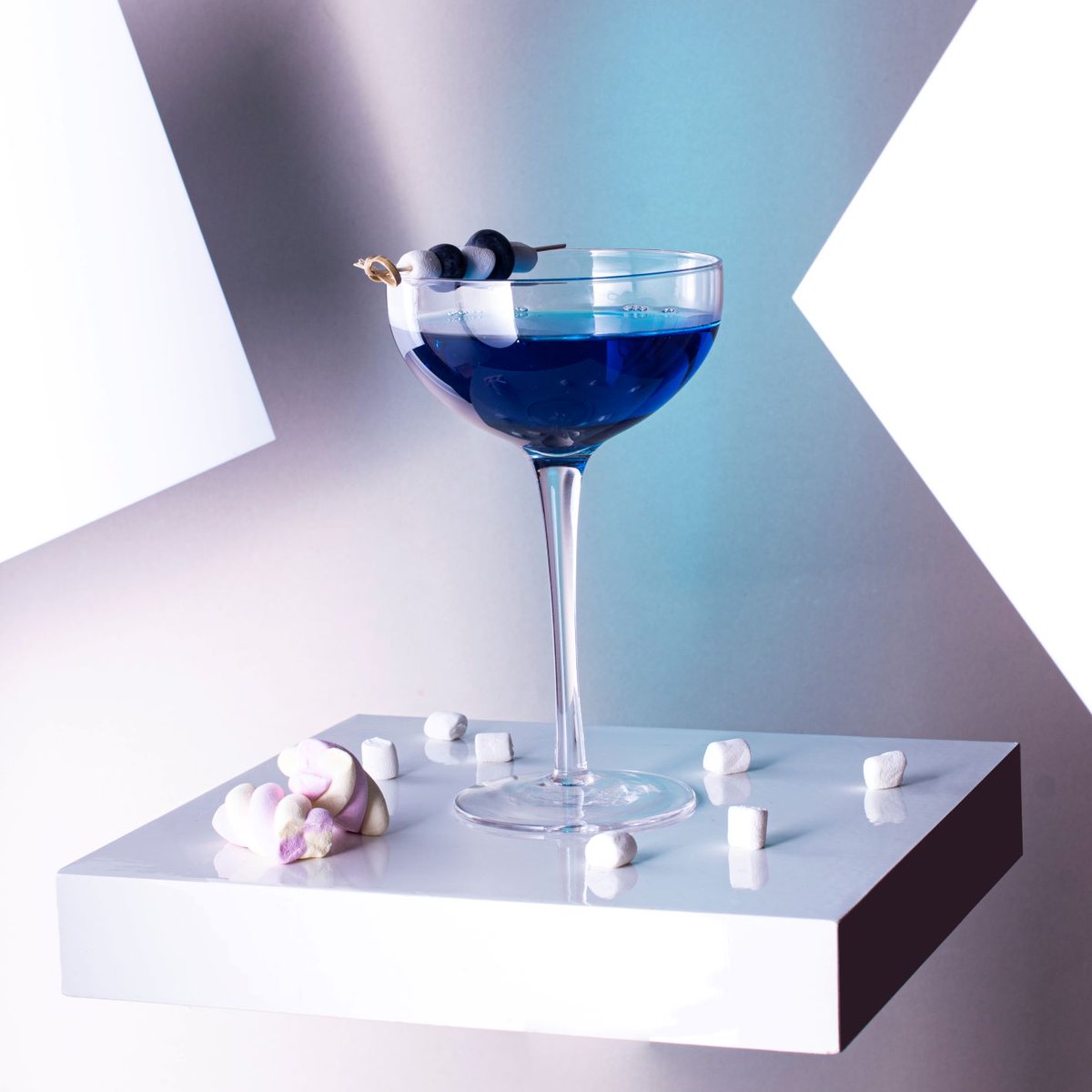 handmadegin's tweet photo. Persian Blue Marshmallow Gin, best served with cream soda and blueberries to garnish 😋 Grab a bottle on offer this weekend use the code: PERSIAN
.
https://t.co/gFhcs2YPpk
.
#gin #marshmallow #bluegin #blue #persian #creamsoda #blueberries #offer https://t.co/wVrn0yMCFY