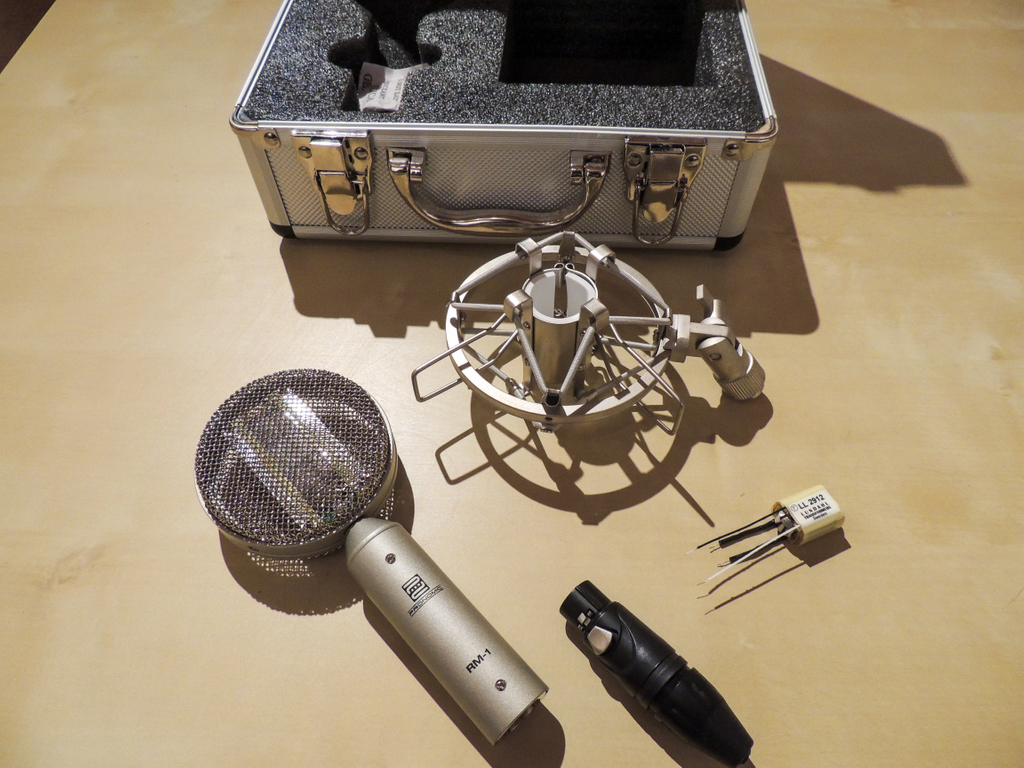 OrthogonalRec's tweet photo. Ribbon mic mod I did a while back. Changing the transformer to a Lundahl and modding the grille for more transparency. 

 #music #recording #recordingstudio #mic #musicislife #micmods #microphone #recordinggear #microphones https://t.co/MgfJO3ZjuY