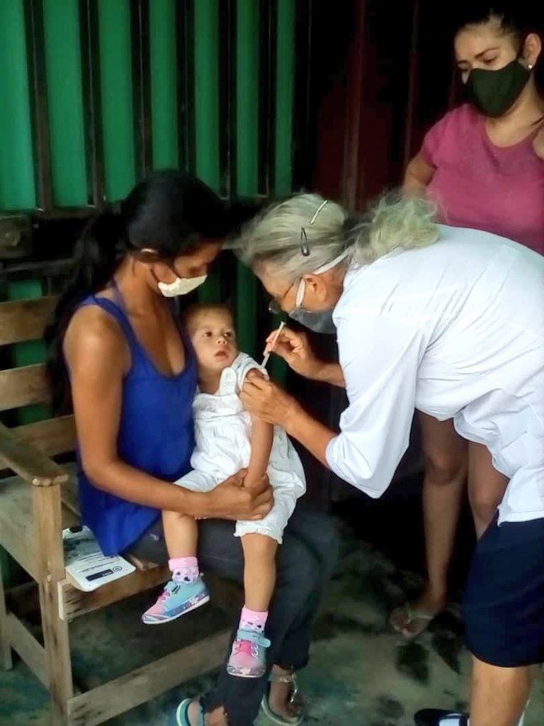CorposaludL's tweet photo. #25Jul || ASIC Simón Bolívar presta atención, vacunación y entrega de medicamentos en las comunidades Villa Crepuscular, Villa Rosa y Concordia 😷💉🩺💊
#LaraEsSaludYVida
#GraciasPuebloHeroico https://t.co/cFuzwM9eqD