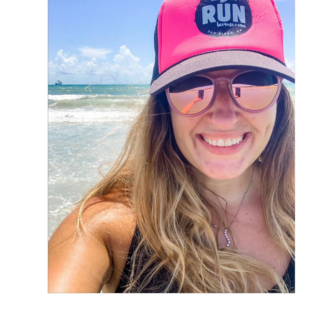 Here's to the start of a salty, sweaty, runderful weekend! 🌴

📸 @thewagmama
#milesandpace
.
.
.
#salty
#sweaty
#motherrunner
#womensrunningcommunity
#beachrun
#runningdoesntsuck
#summerdoesntsuck
#oceanismytherapy
#fitspo
#runnergirl
#runner
#running
#runnergirl
#runbecause