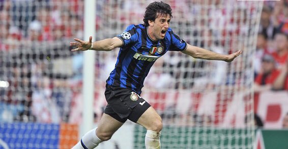 Diego Milito carrément ABSENT du classement (23 joueurs quand même) du Ballon d’Or 2010, alors qu’il était quasiment intouchable de l’année (22 buts en Serie A, 6 en LDC dont un en Finale), c’est très fort.