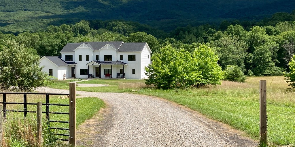 SchumacherHomes's tweet photo. The road to your dream home is calling. Let us help you get there.  #SchumacherHomes #DreamHome https://t.co/v2hbVUXcP5