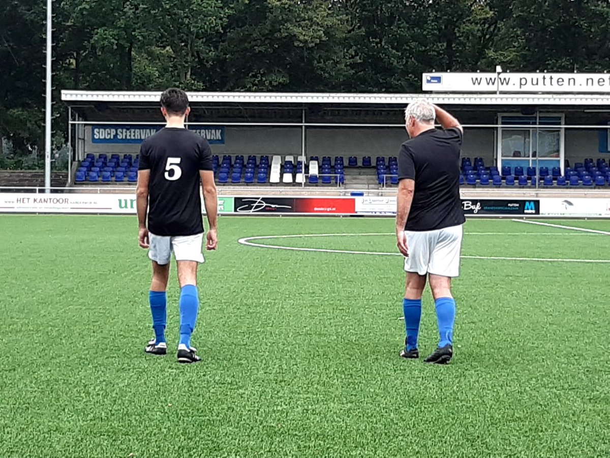 CornevanderTang's tweet photo. Waterpoloรซn met mijn zoons zit er niet in dus na meer dan 20 jaar de voetbalschoenen maar weer eens aan gedaan #sdcputten https://t.co/4XFJDansnH