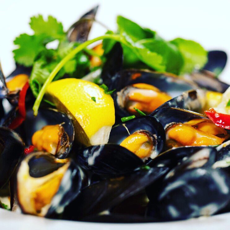 murphy_hotel's tweet photo. Take a break from the kitchen this weekend,Sunday Lunch served from 12:15pm..
Pre-Booking advised 
Call 071 91 85598 
#MurphysHotel https://t.co/YNCbr1siD1
