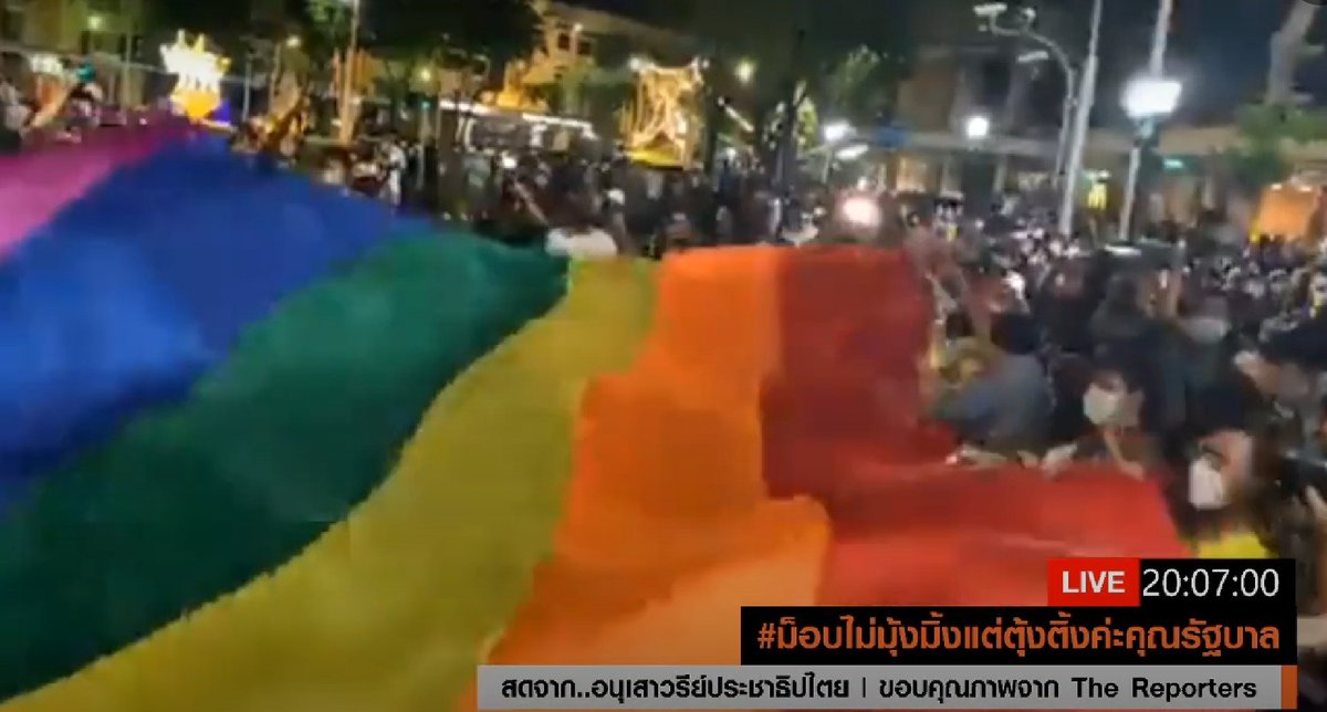 Thipeyanova's tweet photo. The rainbow is all around.
#ม็อบไม่มุ้งมิ้งแต่ตุ้งติ้งค่ะคุณรัฐบาล https://t.co/l43nUd9pEc
