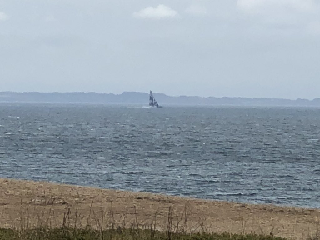 Maxi solo gitana 17 au nord de belle île à 41 noeud selon l AIS