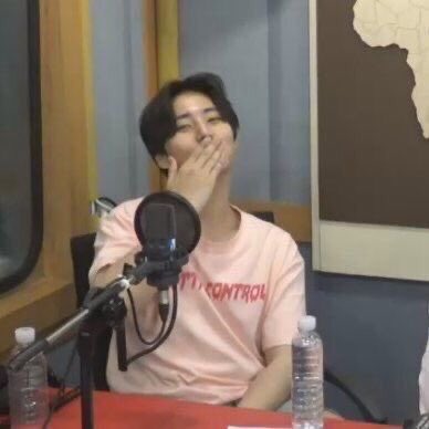 sanshinin's tweet image. All men do is lie but he’s allowed bc THIS DAMN AMAZING NEWS OMG #TextMeNow