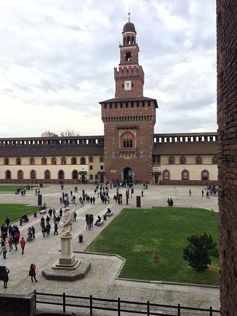 O_Longueville's tweet photo. #Sforza Castle (Castello Sforzesco) is in #Milan, Italy. It was built in the 15th century by the architect #Filarete on the orders of Francesco Sforza, Duke of Milan. The construction continued in the 16th century by architect Benedetto #Ferrini hired by Duke Galeazzo Maria. https://t.co/UHVdrLCZK2