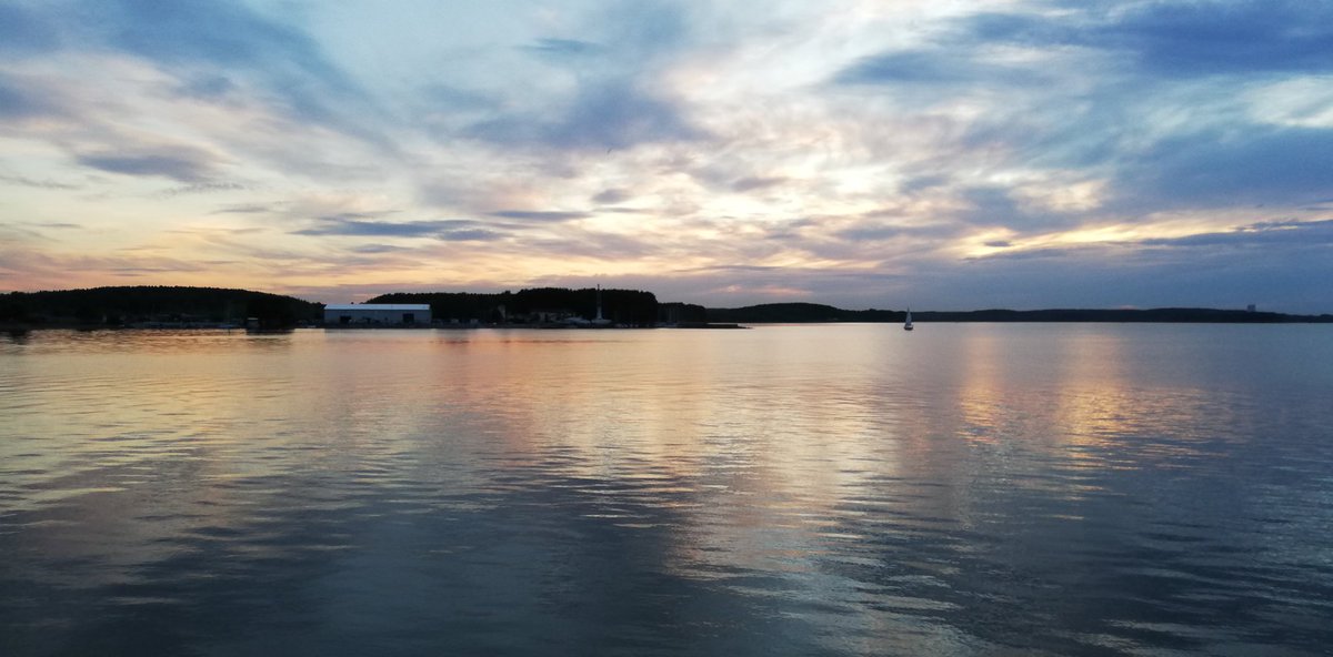 Thronior's tweet photo. Minsk sea (which is really just a big ass lake) https://t.co/4uQrv2Cv5L