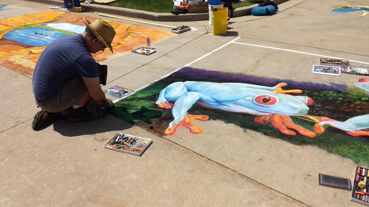 tiffpua's tweet photo. TODAY begins #ChalkTheState: a statewide community movement to create art across Wisconsin organized by @MuseumofWIArt! Learn about #chalkart on #TheArtsPage, and create your OWN art this weekend! Be sure to tag #ChalkTheState: https://t.co/iF4CXkypvI https://t.co/T7Qfc7hyFk