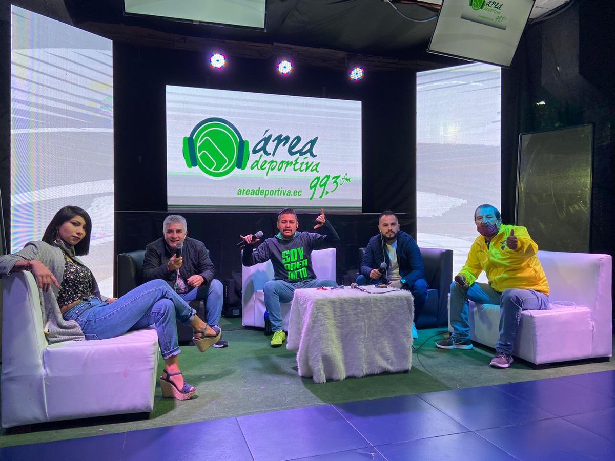 juliestrellas's tweet photo. Ya estamos al aire! #areafest #LevantateEcuador una iniciativa de @AreaDeportivaFM para apoyar a los emprendedores en tiempos de crisis! @ROBINNOVOA @FABIANGALLARDOM @camilin86 @PolloMoralesEC @JojoBenavidesEC @DavichoSilva32 @johacalderon11 @jacqueenriquez5 @SebastianAconda https://t.co/LnCRNAfDSL