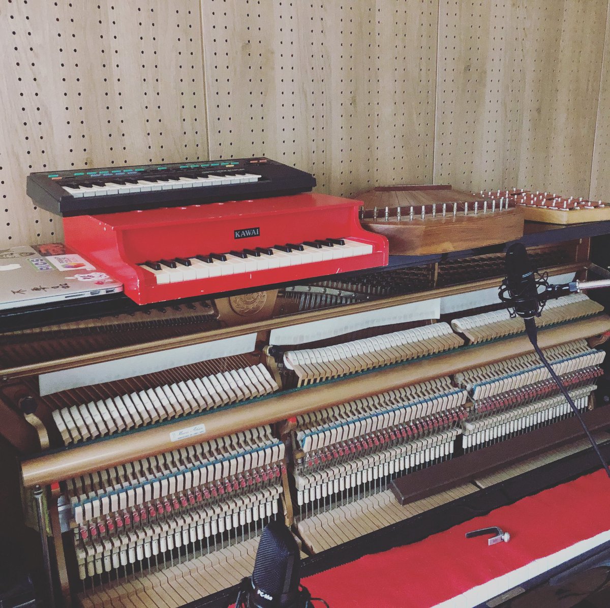 moshimoss's tweet photo. New place!
Moved Piano today🎹　 #newstudio #piano #studio #vss30 https://t.co/QyMEIkA8BX