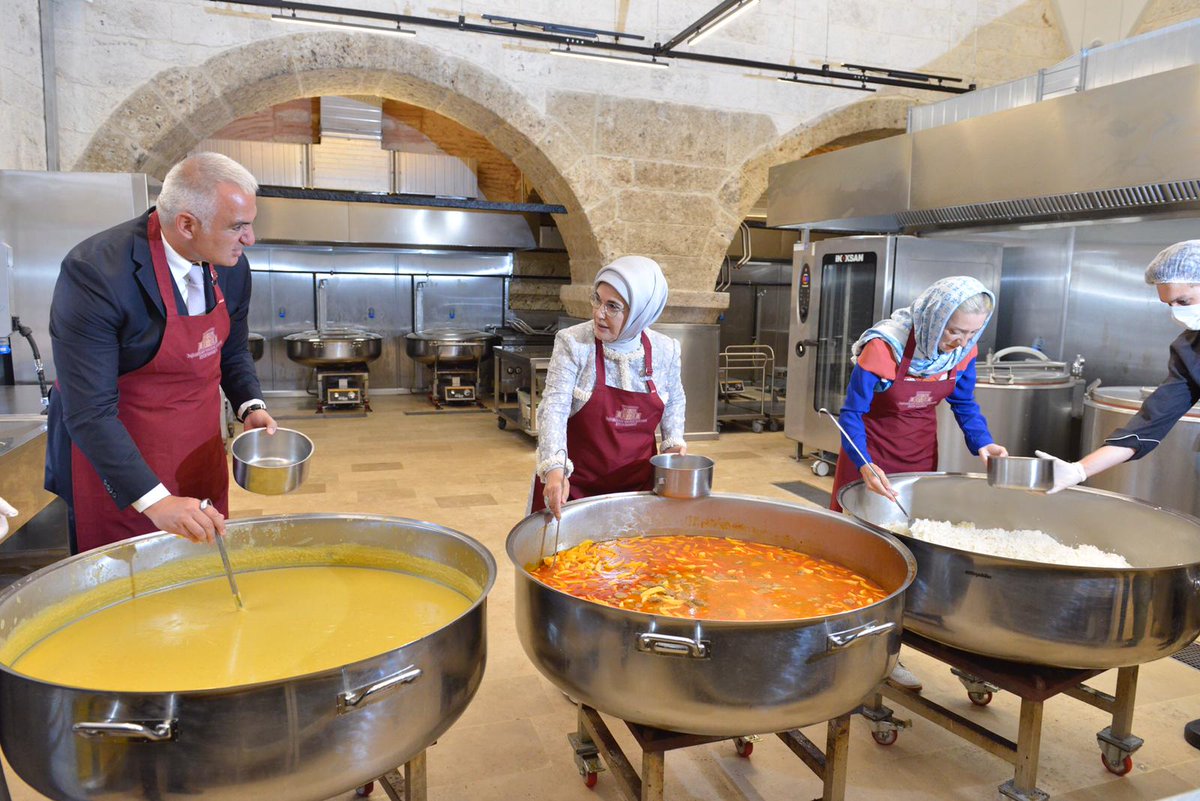 Yaklaşık iki buçuk asırdır merhametin, paylaşmanın, yardımlaşmanın adresi Mihrişah Valide Sultan İmareti'nin kapılarını titiz bir restorasyon çalışması sonrası Sayın <a href="/EmineErdogan/">Emine Erdoğan</a> Hanımefendinin de teşrifleriyle yeniden açtık. 

Hizmetleri daim, mutfağı bereketli olsun.