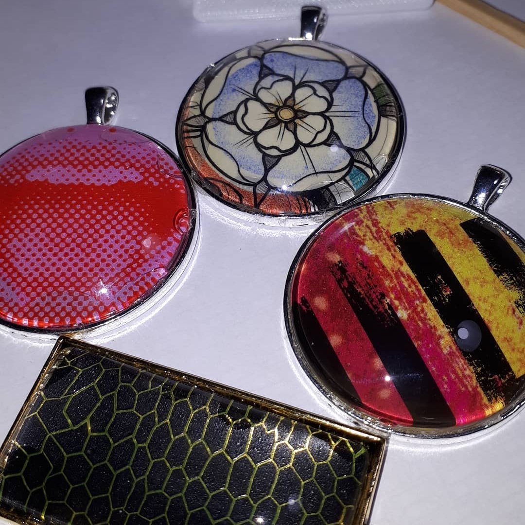 BritBeerBreaks's tweet image. Brewers are coming up with some beautiful label designs these days, almost too good to throw in the bin. Now @breweryjeweller transforms them into amazing pieces of jewellery so you can sling your beer round your neck as well as down your neck breweryjewellery.com