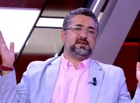 bu son beş hafta çok tehlikeli abi. gaassarayla girmiyceksin bu son beş haftaya. kulübün dinamikleri senin şampiyon olmana müsade etmiyor. ya buraya kadar geldik dişimizi biraz daha sıkalım falan derken bir bakarsın hıncal abi cemiyette rerererara. geç fenere baba canım sıkıldı.