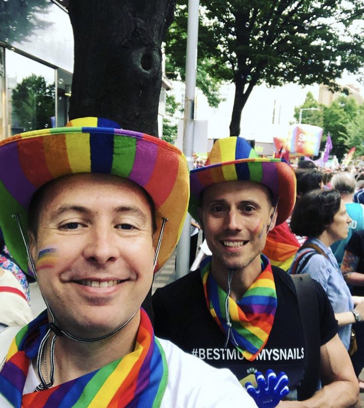 JenkinsonTroy's tweet photo. Happy (Virtual) Pride Nottingham... here’s to celebrating face2face in 2021
#virtualpride #virtualpride2k20 #bestmummysnails #mostcontentedsnail #pride🌈 #nottingham #nooutsiders #everybodyswelcome #equalityforall #loveislove #lgbtq🌈 #authorlife #picturebooks #samesexparents https://t.co/KmrCX3DKPA
